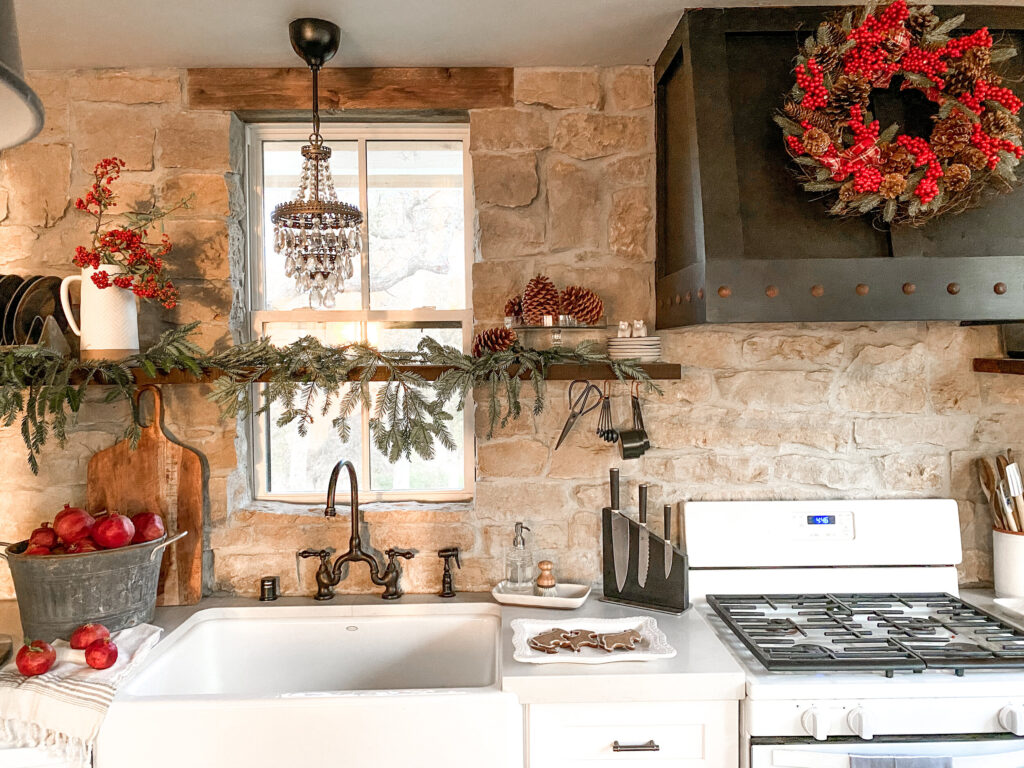 Farmhouse Christmas Kitchen - Thermaland Oaks